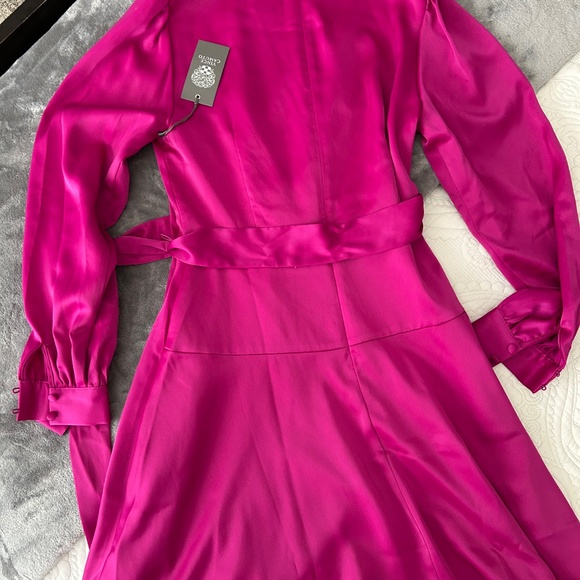 Shawl Collar Long Sleeve Satin Dress Vince Camuto - Picture 5 of 16